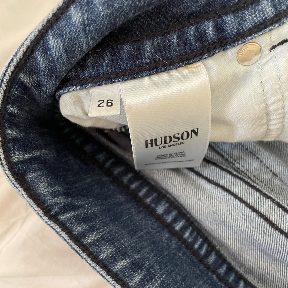 Perfect condition Hudson shorts size 26 - worn maybe 3 times - Picture 4 of 4